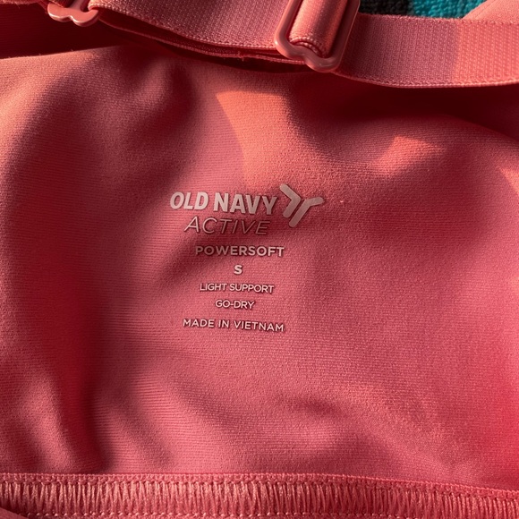 Old Navy Active crop top - Picture 2 of 3